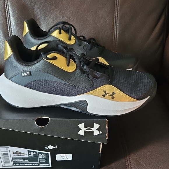 Under Armour Sneakers - Picture 1 of 6
